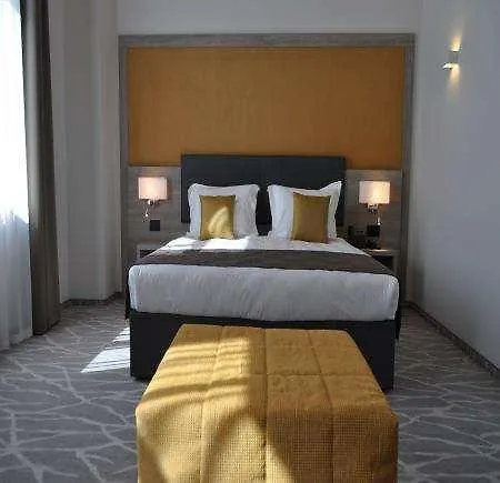 Hotel Milano 3*